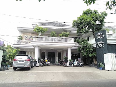 Suasana perawatan di KSC Beauty Clinique Jember